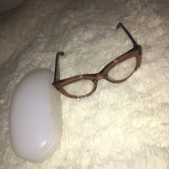 Glass( no prescription) - Picture 3 of 5